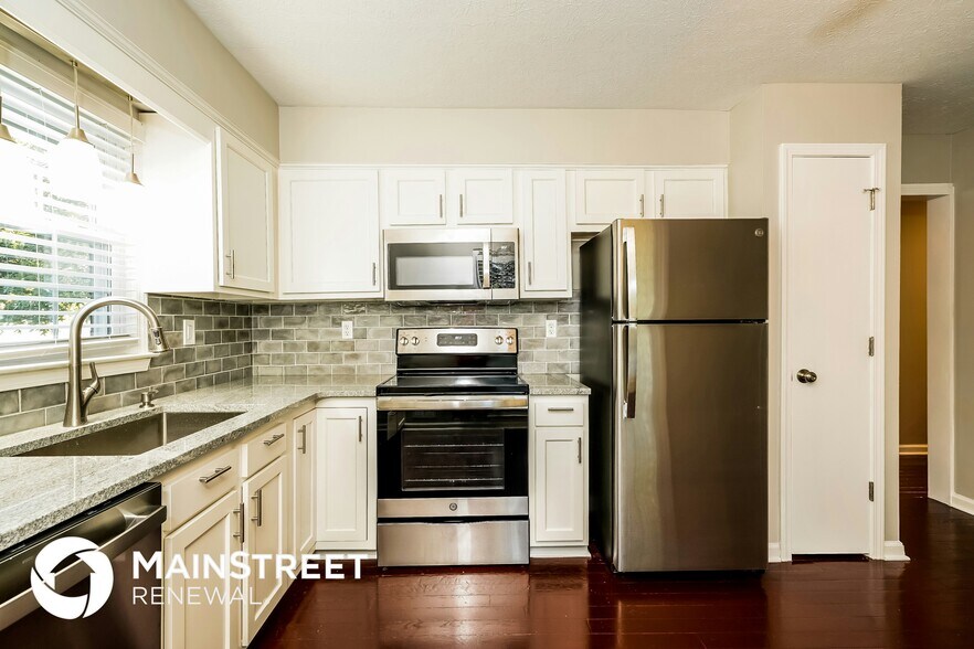 Building Photo - 10900 Oak Harbor Dr