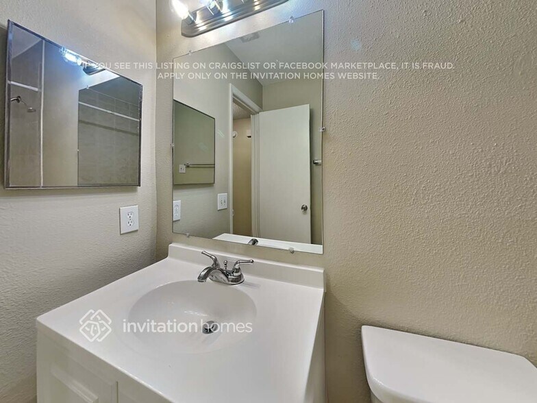 Building Photo - 11830 Hickorynut Dr