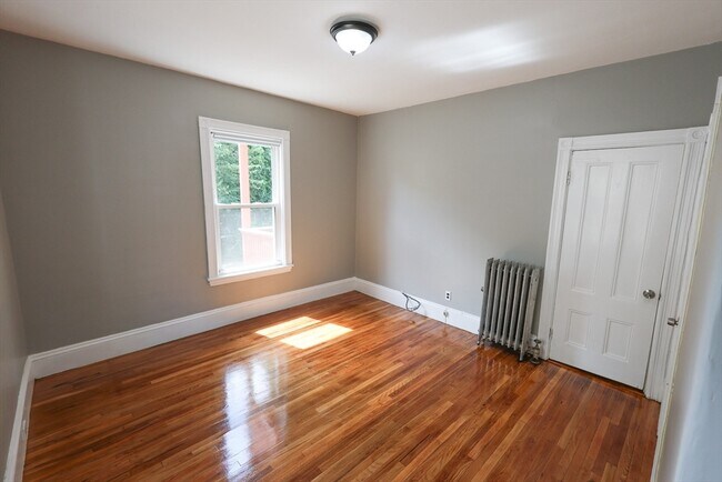 Building Photo - 69 Willowwood St