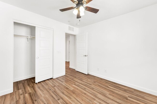 Building Photo - Modern Gated Townhome with Flexible Living Spaces & Stylish Finishes!