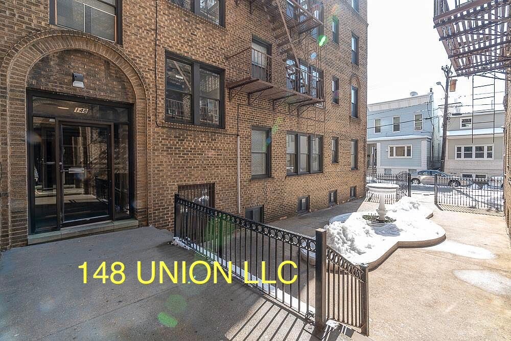 Building Photo - 148 37th St