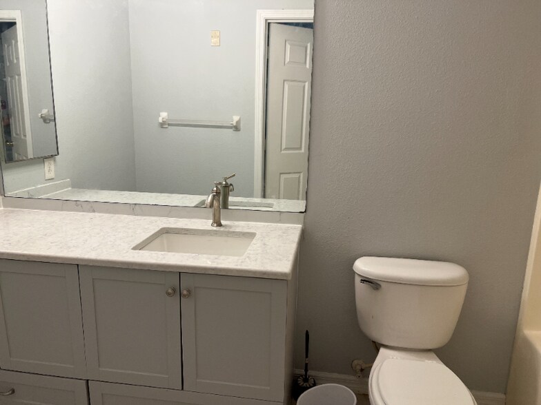 Building Photo - 6431 Cypressdale Dr