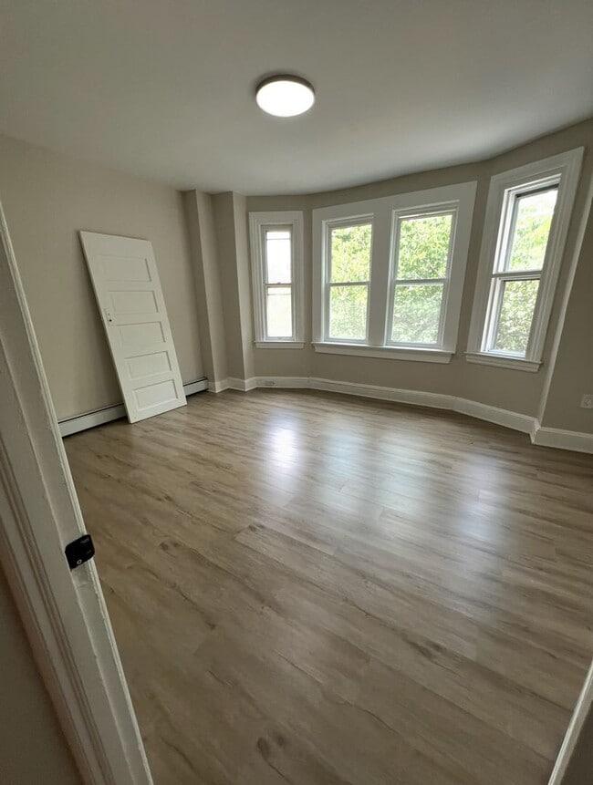 Building Photo - A Rare 5 Bedroom Renovated House Available...