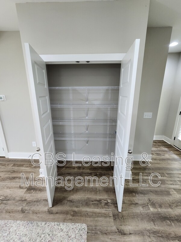 Building Photo - 630 Village Dr