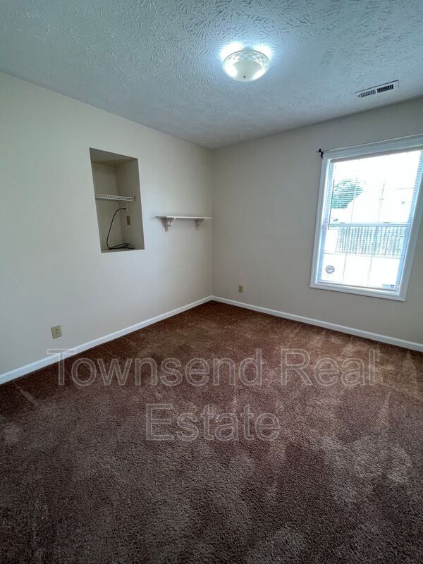 Building Photo - 3031 Kingfisher Dr
