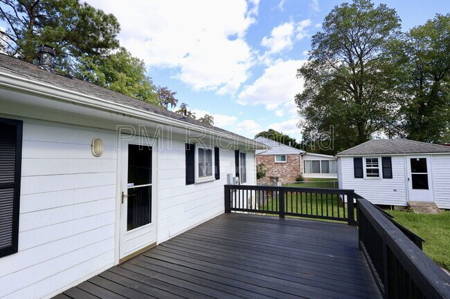Building Photo - 9107 Mapleview Ave