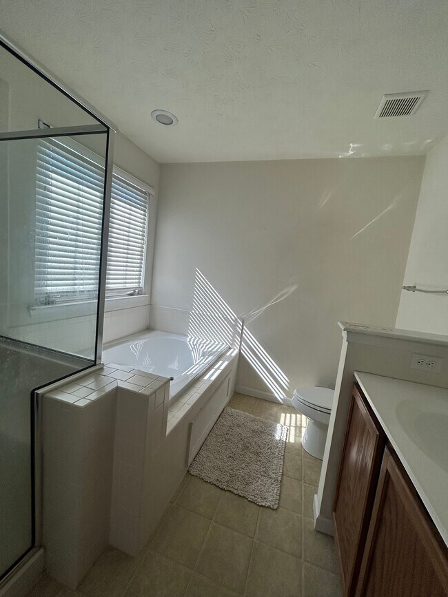 Building Photo - 1608 Michael Dr