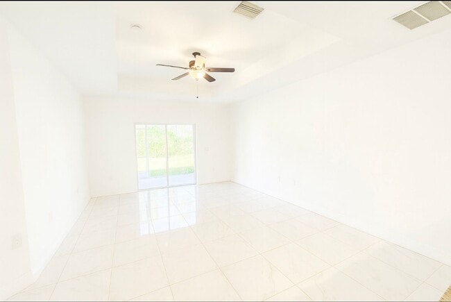 Building Photo - MUST SEE -2/2/1+OPEN DEN-DUPLEX IN GREENBR...