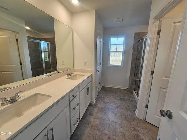 Building Photo - 945 Glowing Star Ln