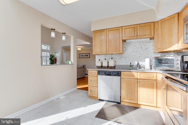 Building Photo - 100 Spring Pl Way