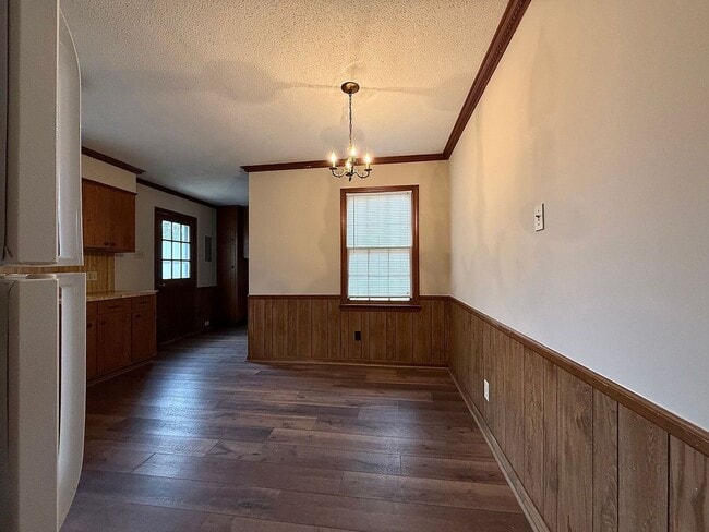 Building Photo - 2 Bedroom, 1 Bathroom Home