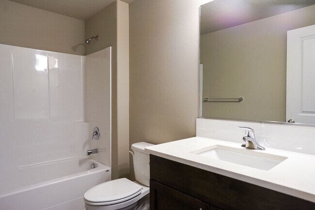 Building Photo - 3 Bedroom, 2 Bath Home  Built in 2022 - Po...