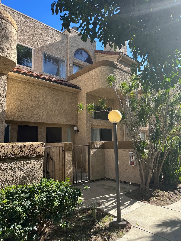 Building Photo - 2046 S Bon View Ave