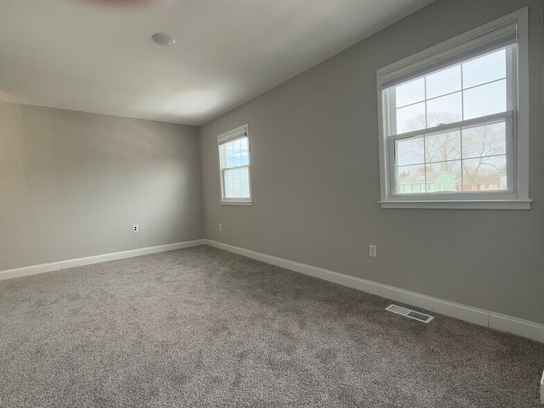 Building Photo - 2819 Banks Ct