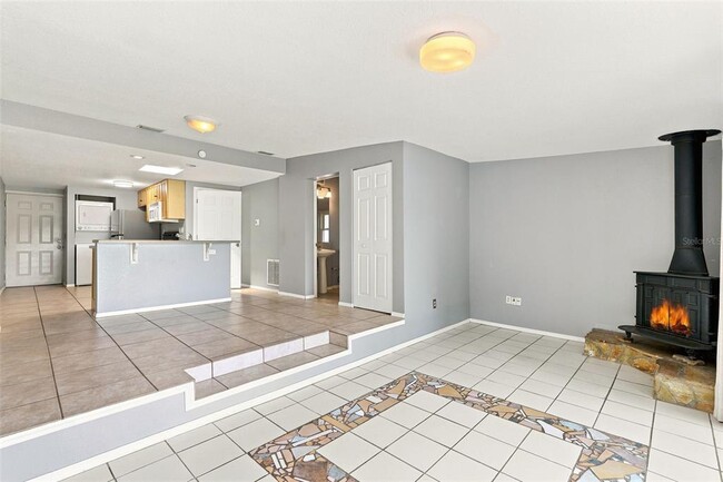 Building Photo - 6714 Nina Rosa Dr