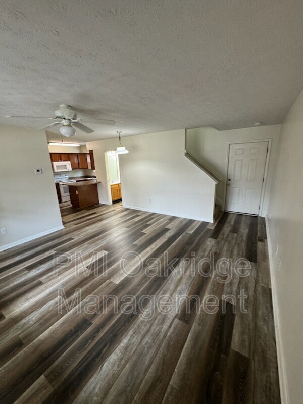 Building Photo - 120 Heather Rd