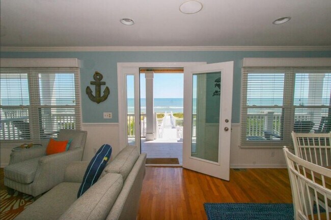 Building Photo - ENDLESS ELEGANCE AT THIS OFF-SEASON FURNISHED RENTAL