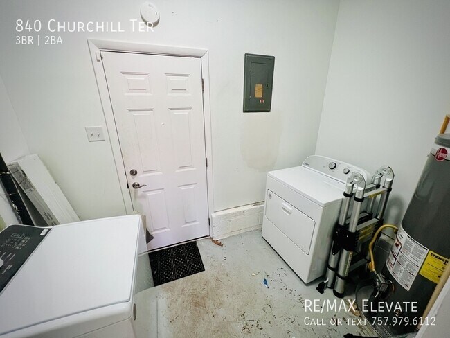 Building Photo - 840 Churchill Terrace