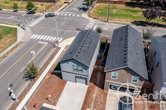 Building Photo - 1454 NW 20th Ave