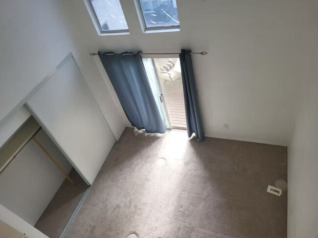 Building Photo - Aurora condo for rent