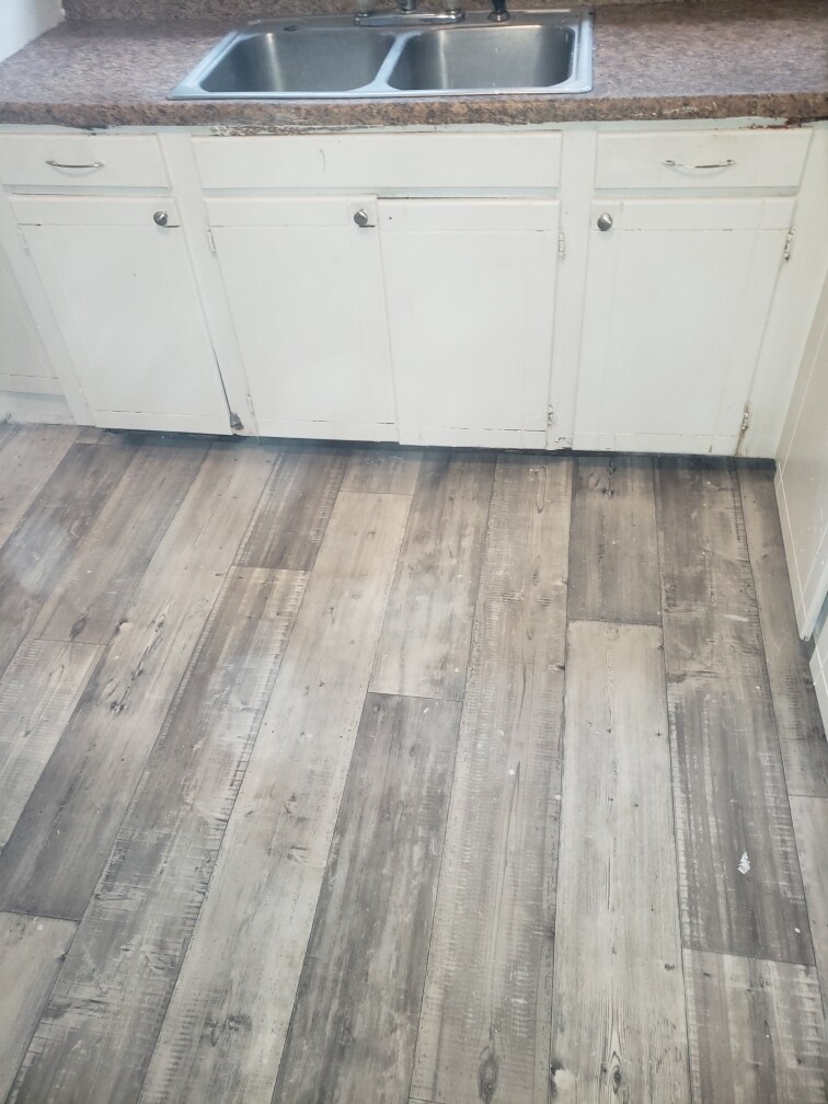 Building Photo - 2204 Sweet Briar Dr