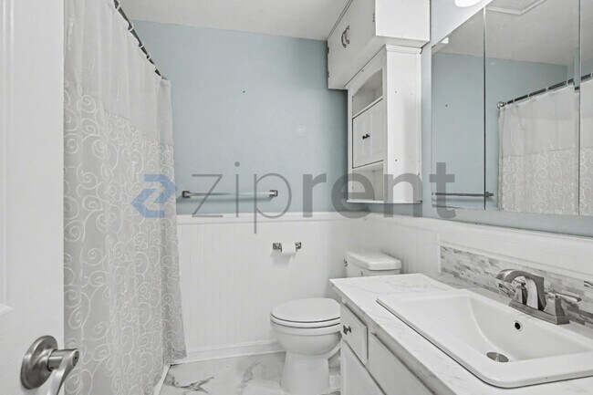 Building Photo - 5160 SW 180th Ave