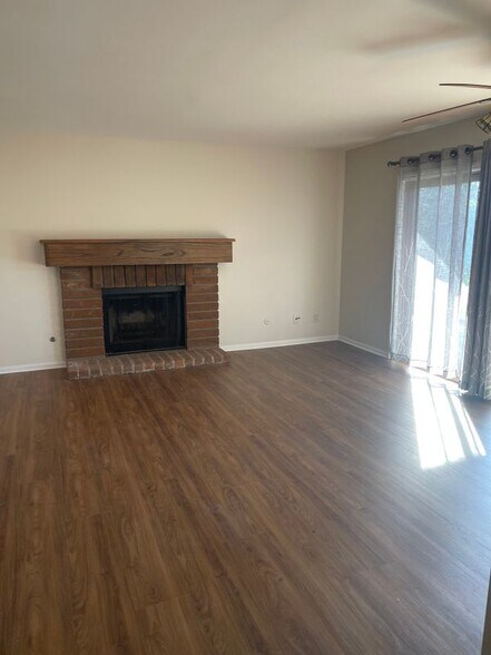 Building Photo - 415 Falconrock Ln