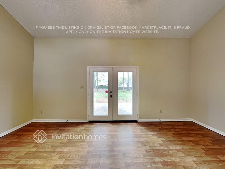 Building Photo - 2225 Sloan Dr