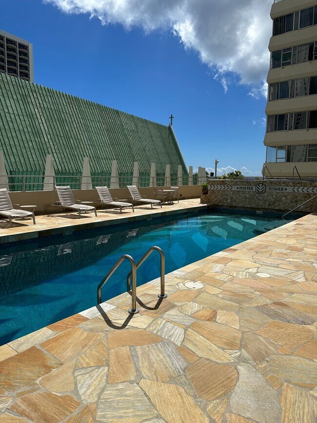 Building Photo - Waikiki Studio with Ocean Views