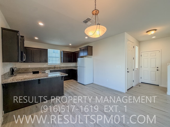 Building Photo - Stunning 4 Bedroom Home in Winding Meadow Village