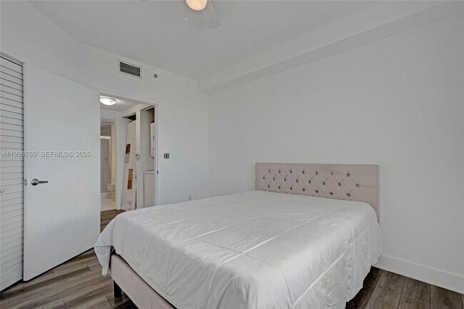 Building Photo - 2775 NE 187th St