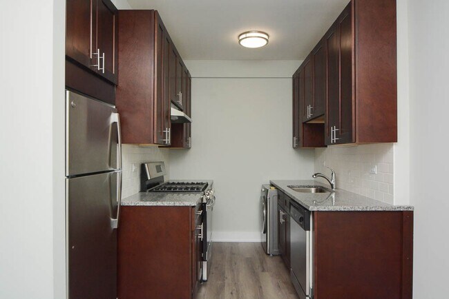 Building Photo - 728 St Johns Ave