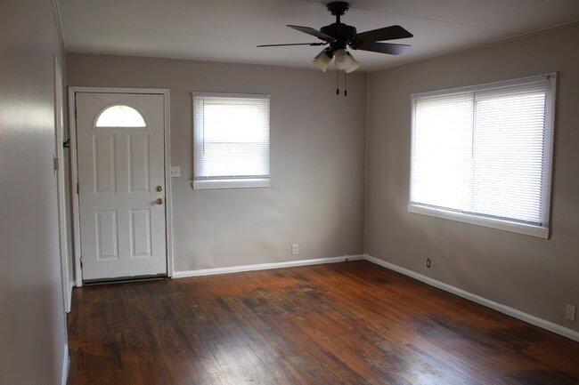 Building Photo - 3302 Karl Rd