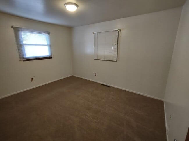 Building Photo - ALL PROSPECTIVE TENANTS MUST SUBMIT A $58 ...