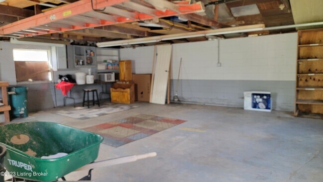 Building Photo - 11616 Maple Way