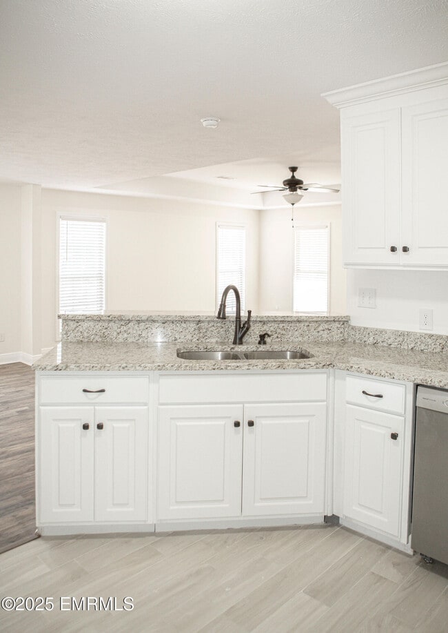 Building Photo - 6821 10th Ave