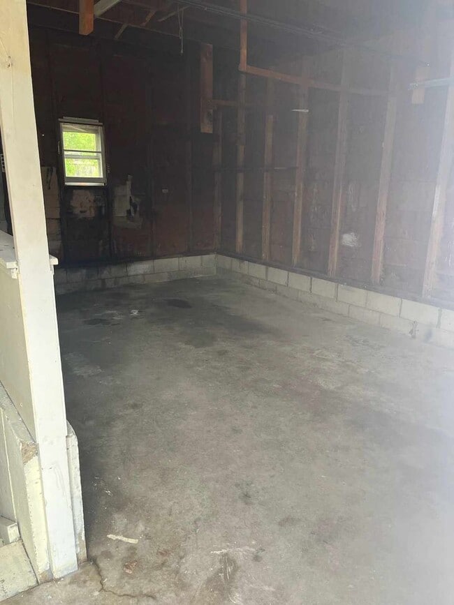 Building Photo - Charming 2 bedroom with beautiful features!