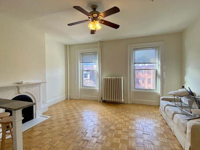 Building Photo - 90 Charles St