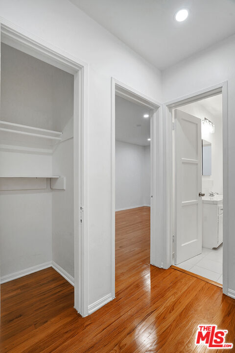 Building Photo - 476 S Roxbury Dr