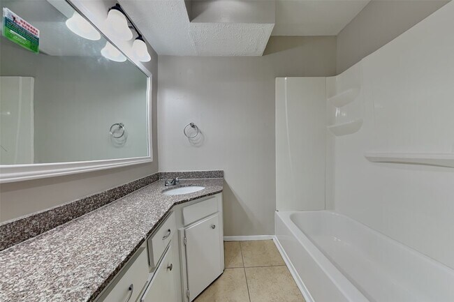 Building Photo - 7731 Bunker Wood Ln