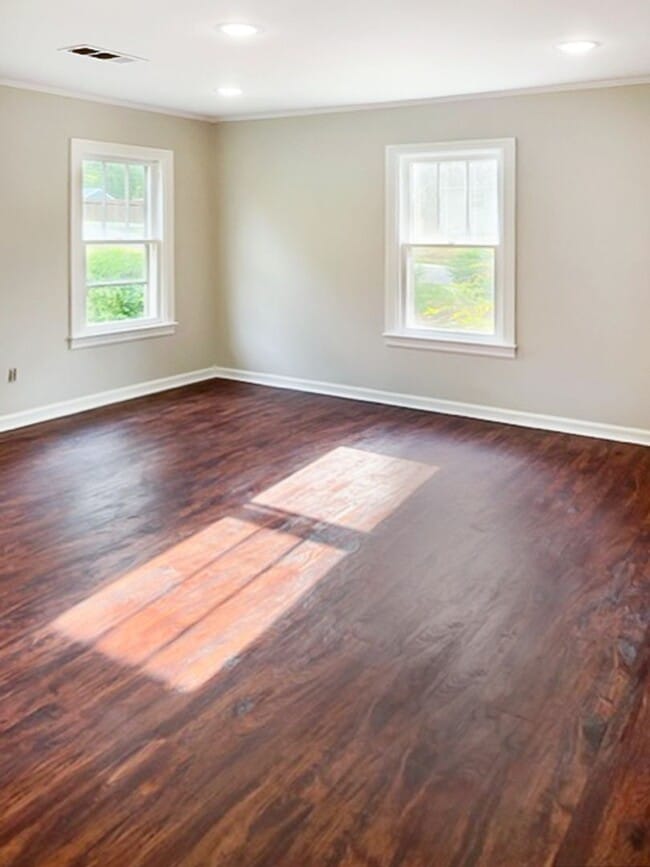 Building Photo - 1305 Turner-Now Pre-Leasing!