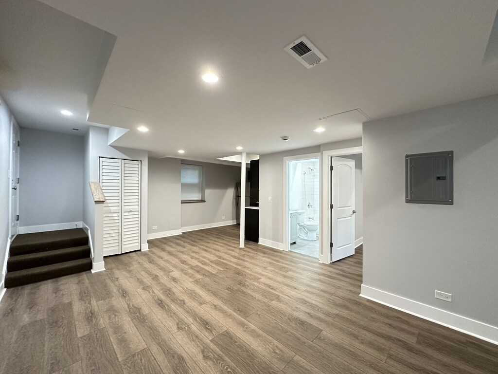 Building Photo - 5010 N Springfield Ave