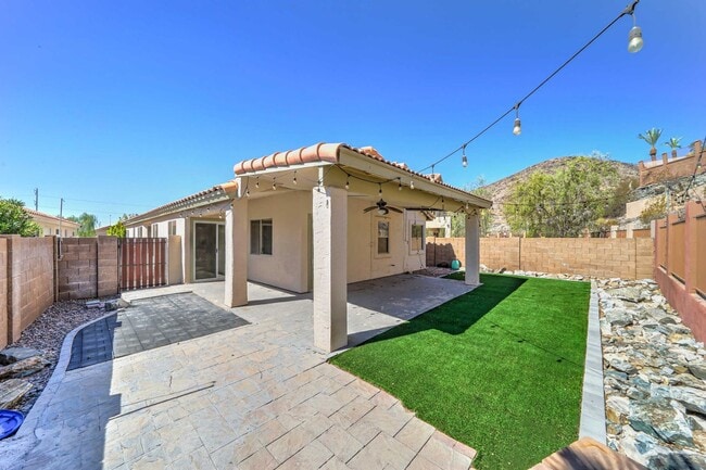 Building Photo - 2014 E Glenhaven Dr
