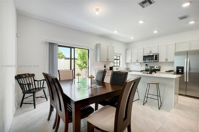 Building Photo - 834 SW 11th Ter