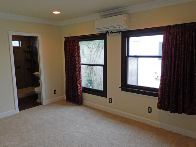 Building Photo - 56 La Venezia Ct