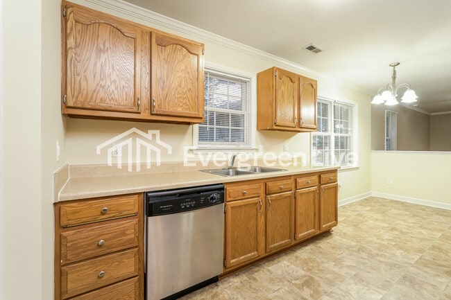 Building Photo - 1648 Thompson Dr