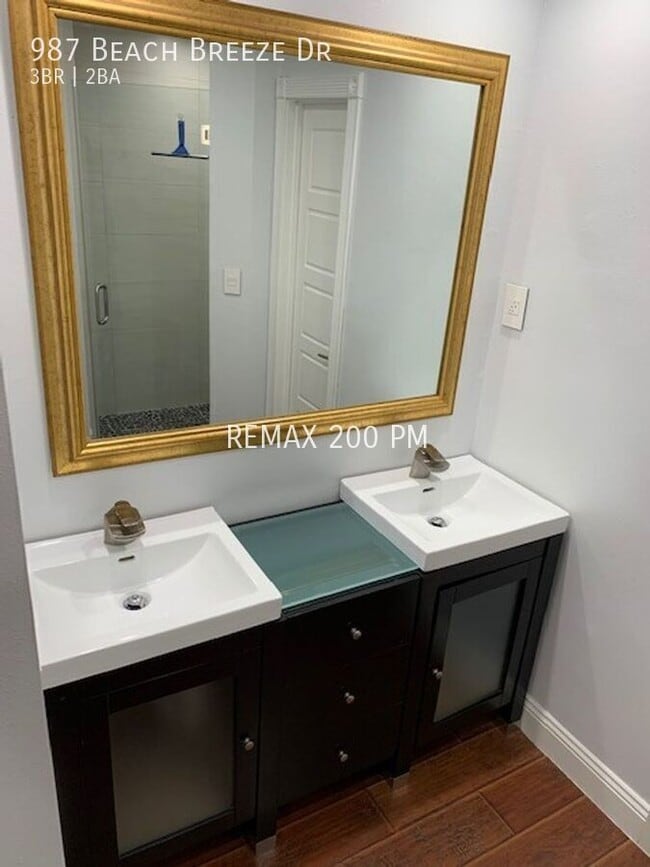 Building Photo - 987 Beach Breeze Dr