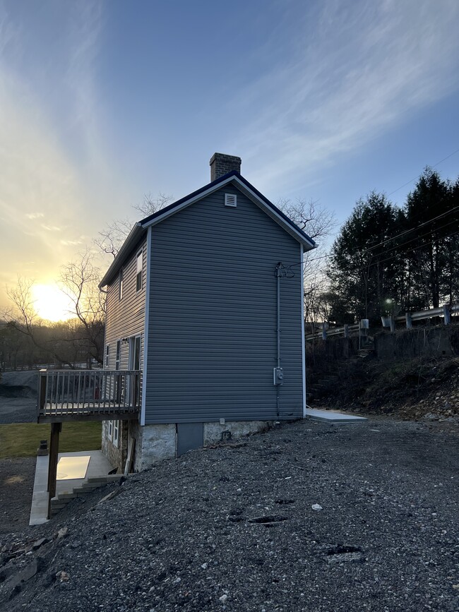 Building Photo - 106 Ralston Rd