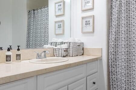 Building Photo - 5534 Alcove Ave