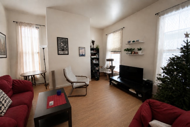 Interior Photo - 810